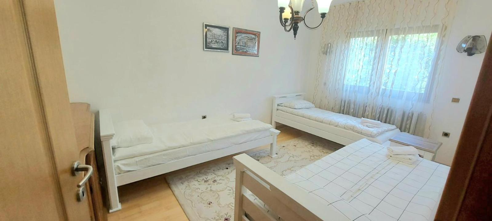 Family Apartment With Garden Sarajevo Exteriör bild