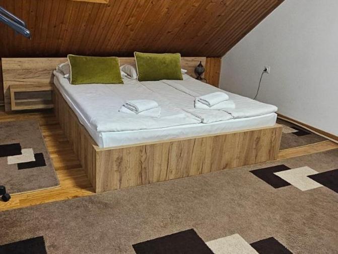 Family Apartment With Garden Sarajevo Exteriör bild