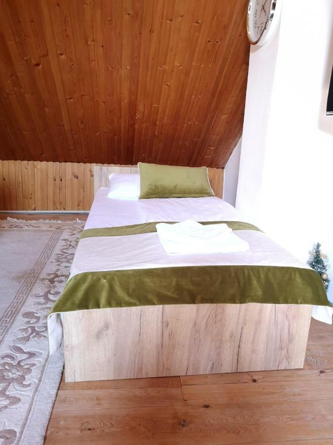 Family Apartment With Garden Sarajevo Exteriör bild